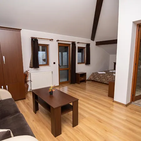 Nyaraló даяница