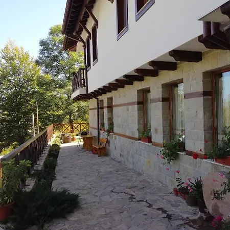 Nyaraló даяница